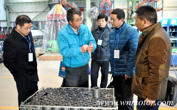 91麻豆国产福利品精電機：總工程師孫躍向專家介紹電機零部件