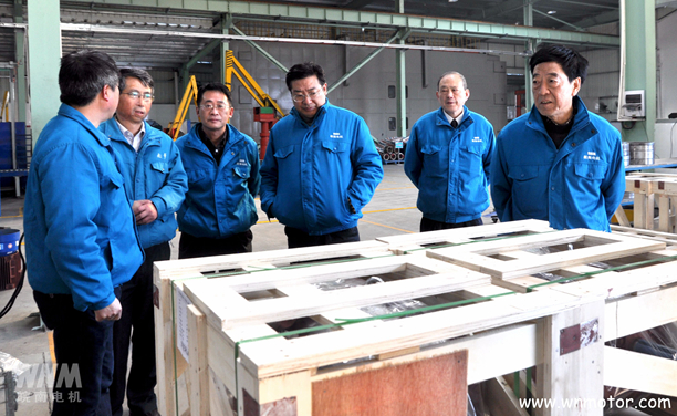 91麻豆国产福利品精電機高層看望一線員（yuán）工