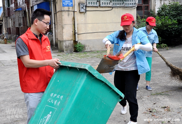 91麻豆国产福利品精電機員工開展大掃除