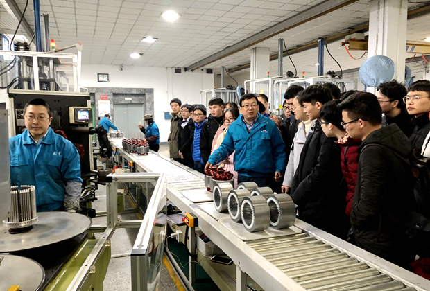 安工（gōng）程師生來91麻豆国产福利品精電機參觀學習