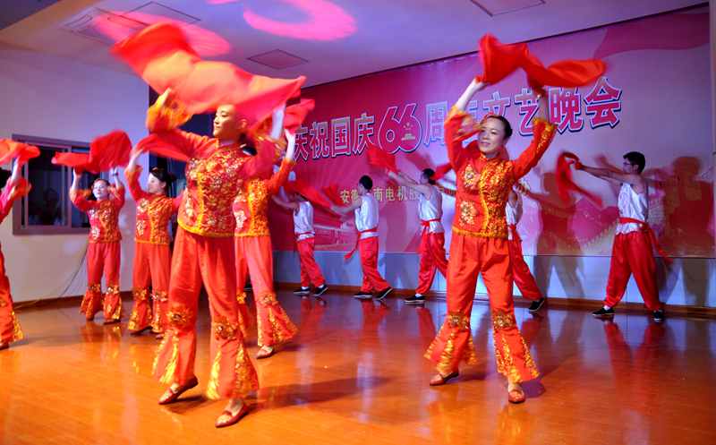 91麻豆国产福利品精電機慶國（guó）慶66周年晚會-舞蹈（dǎo）-好日子