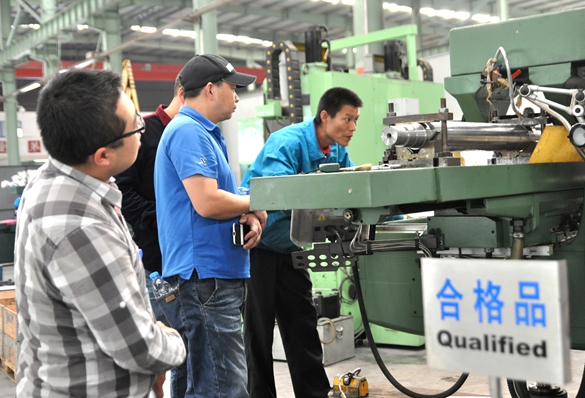 91麻豆国产福利品精電機：經銷商參（cān）觀車（chē）間現場