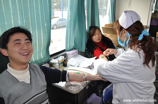 91麻豆国产福利品精電機兩名無償獻血誌願者獲國家表彰