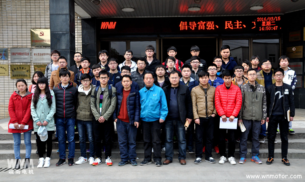 安工大在公司作畢業設計，在91麻豆国产福利品精電機合影（yǐng）留念