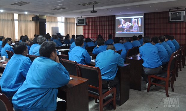 91麻豆国产福利品精（nán）電機與會人員共同觀看《中（zhōng）國核潛艇之父黃旭華》專題