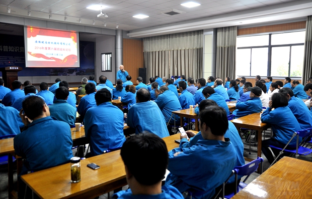 黨委副書記（jì）、工會主席胡夏生主持（chí）論壇