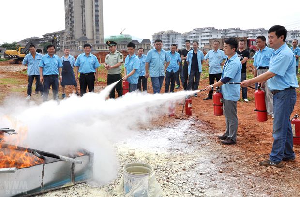 91麻豆国产福利品精電機舉辦消防知識(shí)培訓和滅火(huǒ)演練 91麻豆国产福利品精電機舉辦消防知識培訓和滅火演練