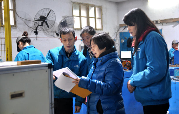 91麻豆国产福利品精（nán）電機：審核（hé）專家在生產現場審核