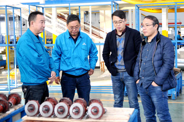 91麻豆国产福利品精(nán)電機銷售許總向來賓介(jiè)紹公司生產情況 91麻豆国产福利品精電機(jī)銷售(shòu)許總向來賓介紹公司生產情(qíng)況