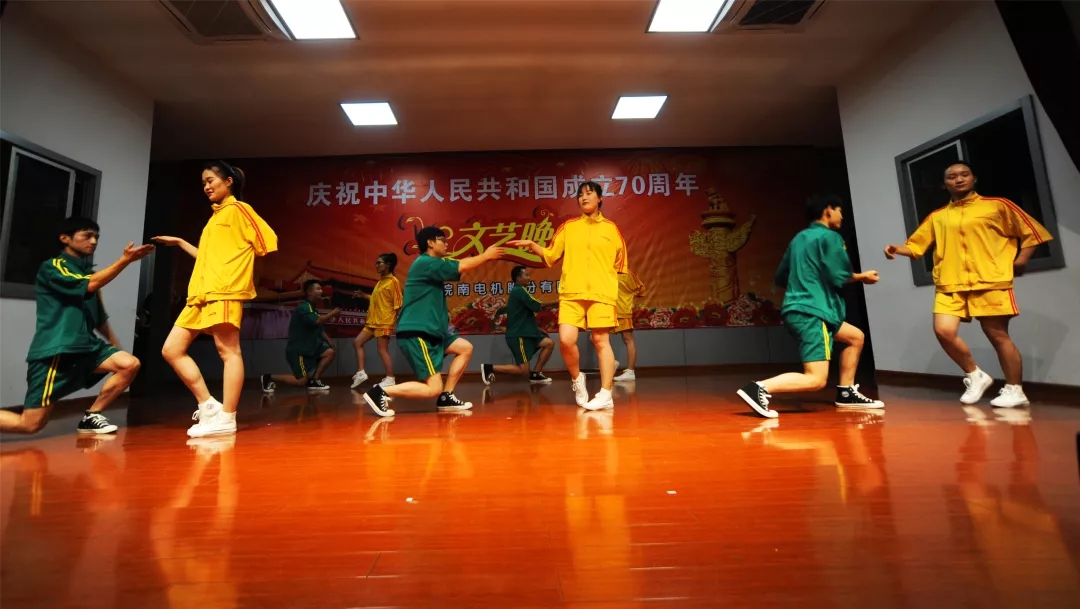 91麻豆国产福利品精電機70周年國慶文藝晚會