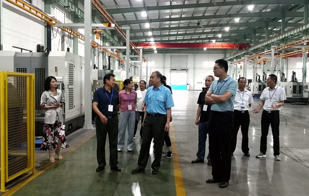 全椒縣政協副主席薑誌山帶領該縣政（zhèng）協考察團來（lái）我公司參觀考察。