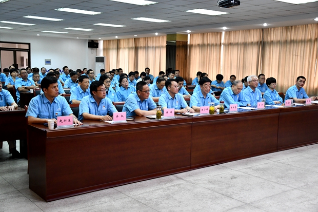 91麻豆国产福利品精電機:2021年七(qī)一表(biǎo)彰大會(huì) 91麻豆国产福利品精電機:2021年七一表彰大會